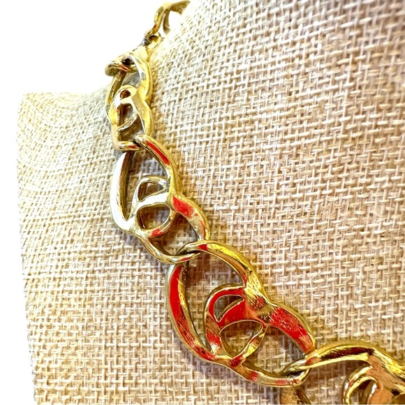 Trifari Chunky Collar Chain Statement Necklace Gold Tone w/ black enamel details - Picture 7 of 9